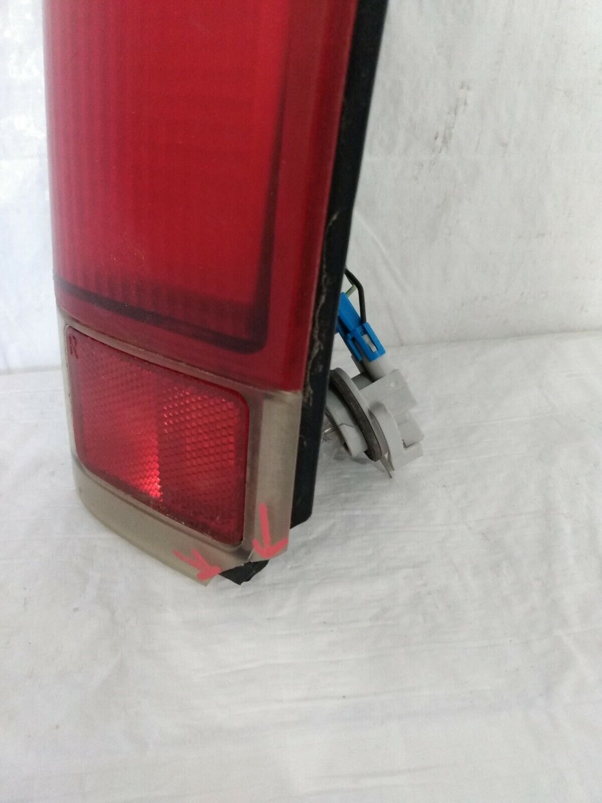 1999-1999 GMC Savana 1500 Tail Light Rear Right Passenger Side OEM RH