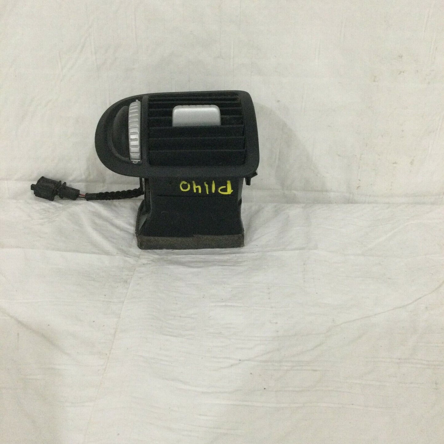 2003-2006 Porsche Cayenne Front Right  A/C Heater Air Vent OEM