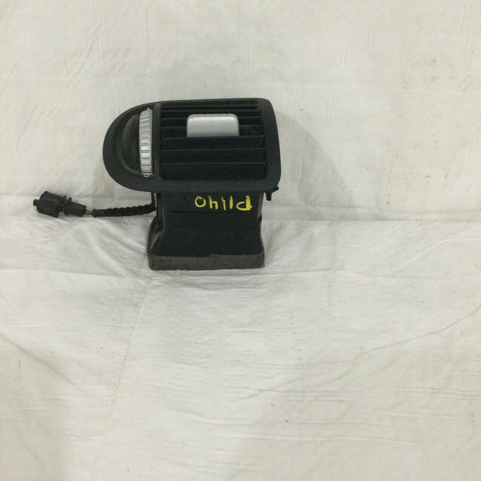 2003-2006 Porsche Cayenne Front Right  A/C Heater Air Vent OEM