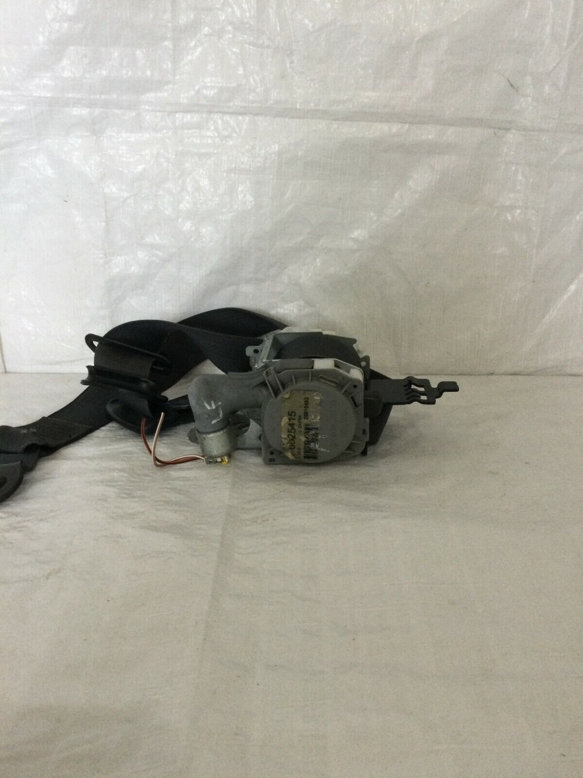 2007 GMC Acadia Front Left Driver Seat Belt OEM 15806583
