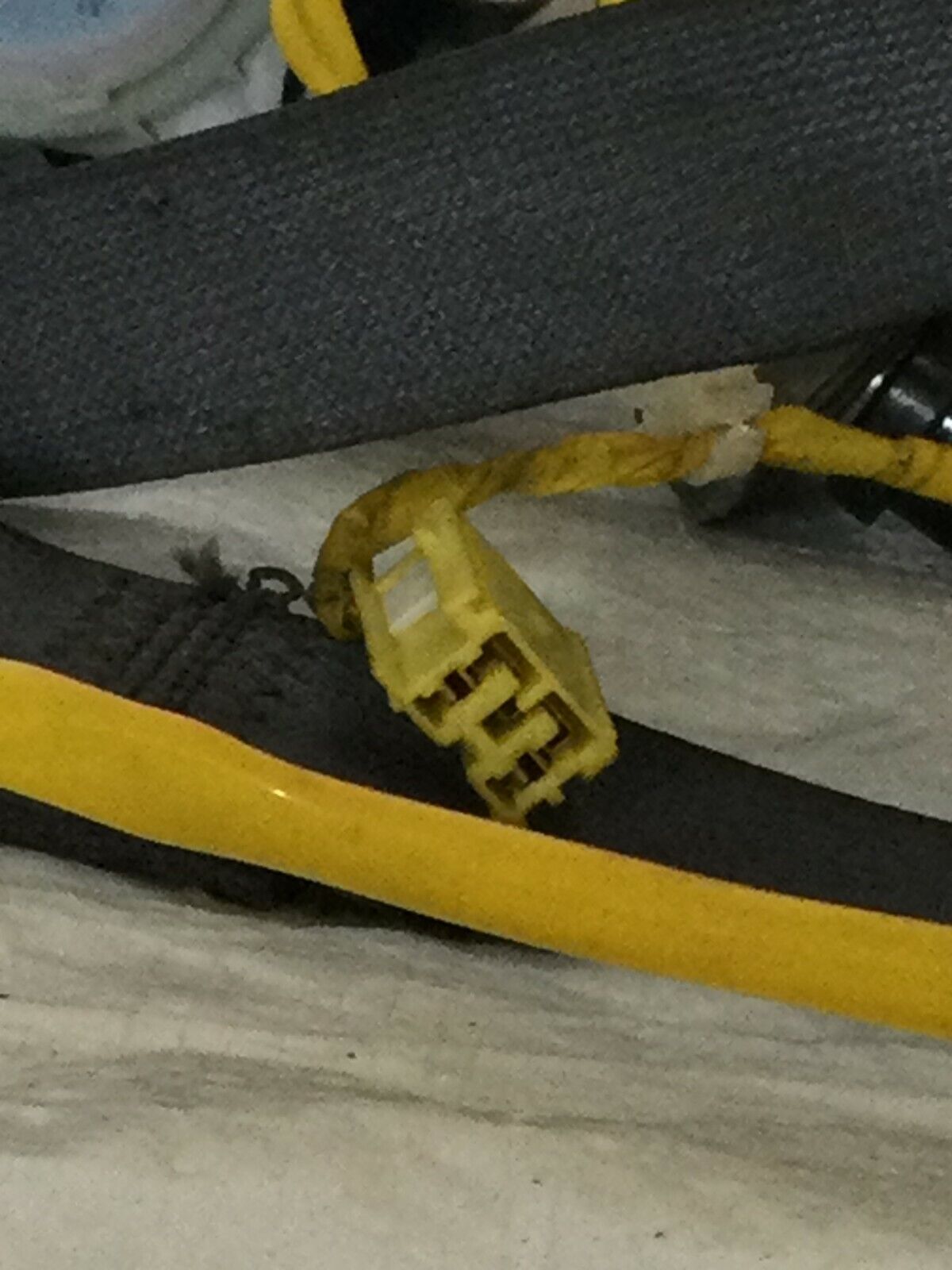 1999-2006 - Suzuki XL-7 XL7 Grand Vitara Passenger Side Seat Belt Retractor OEM