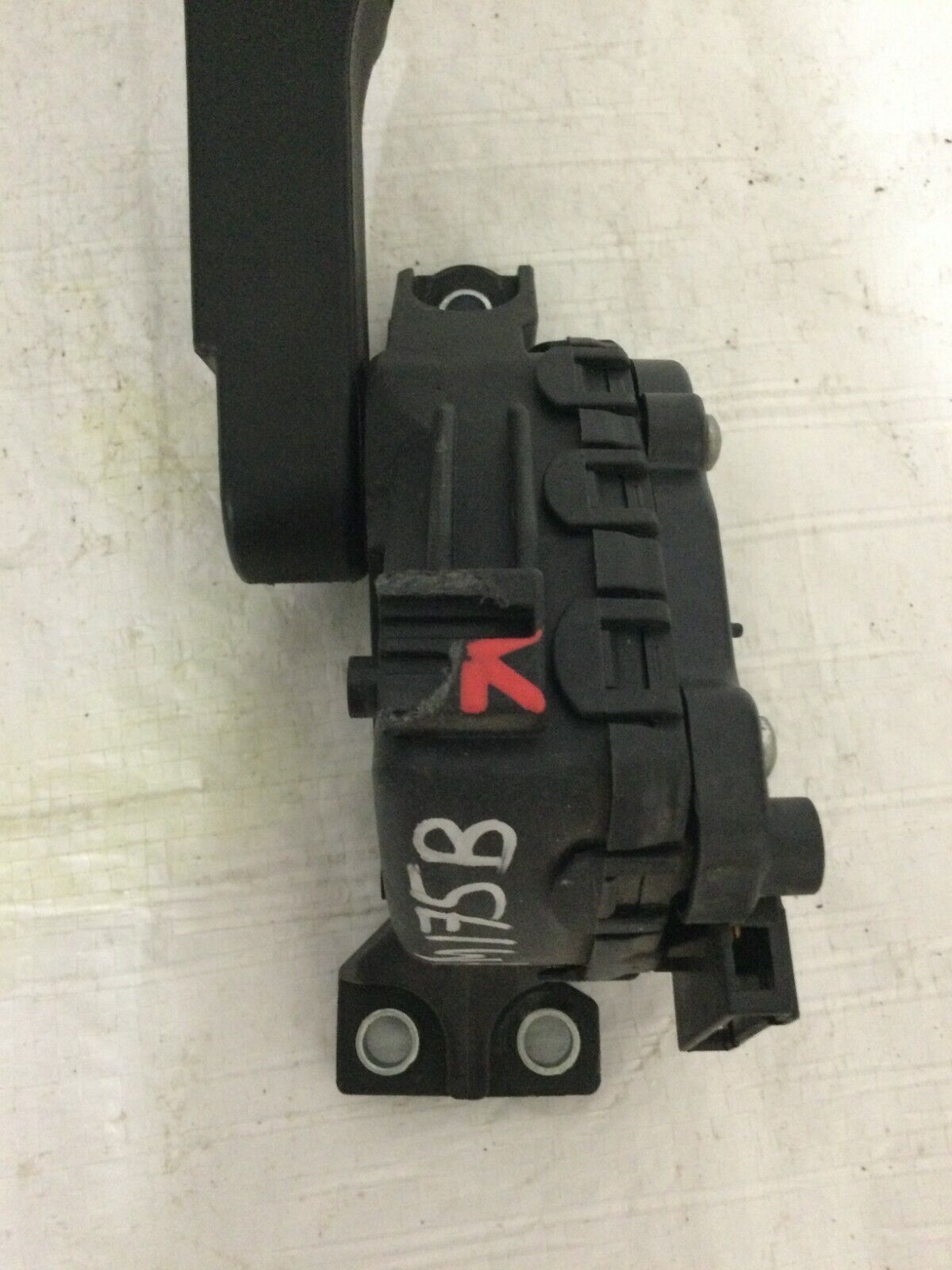 2007 Volkswagen Touareg Accelerator Gas Pedal OEM 3.6L