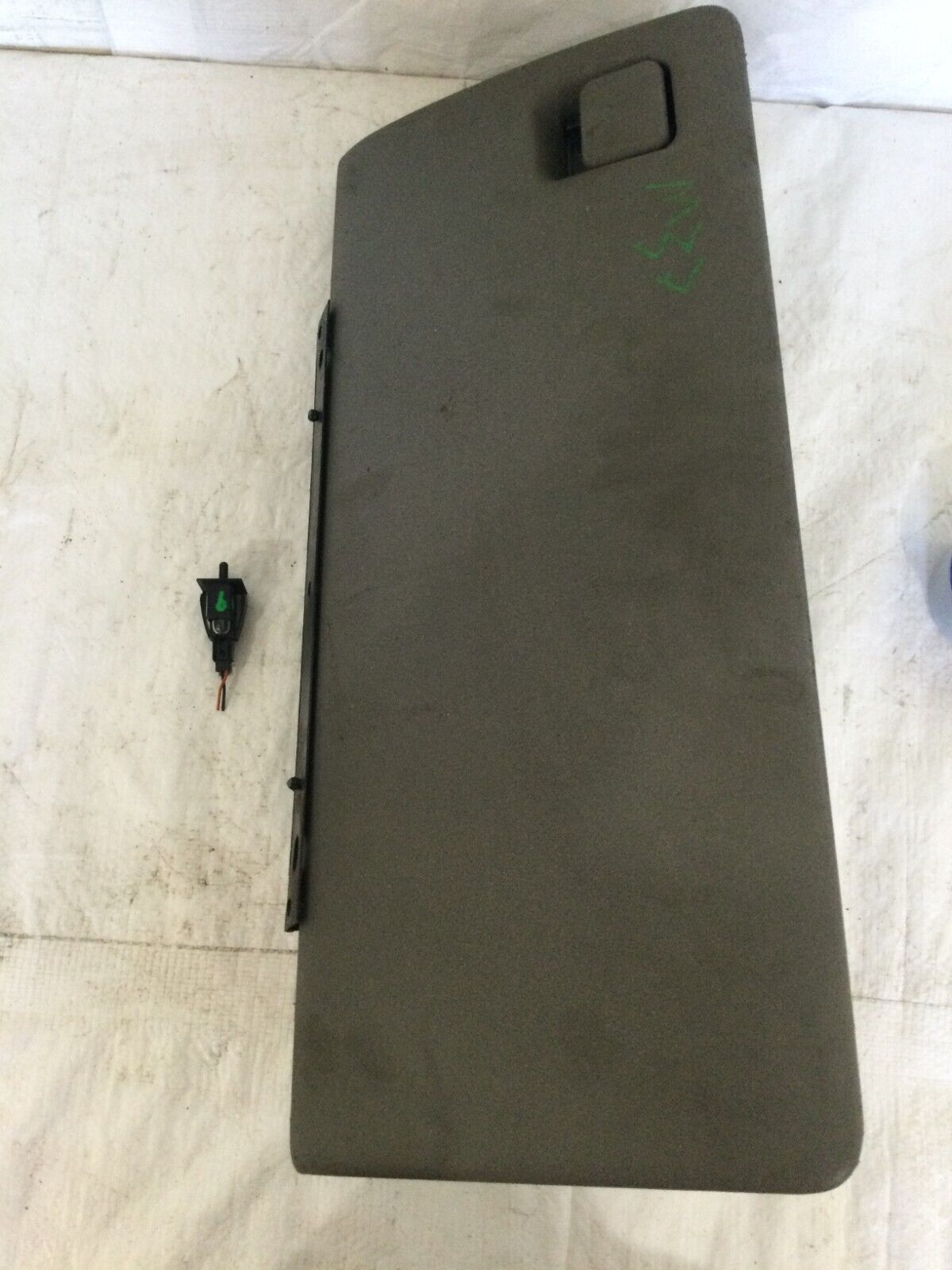 2003-2006 Cadillac Escalade EXT Glove Box W/ Light OEM