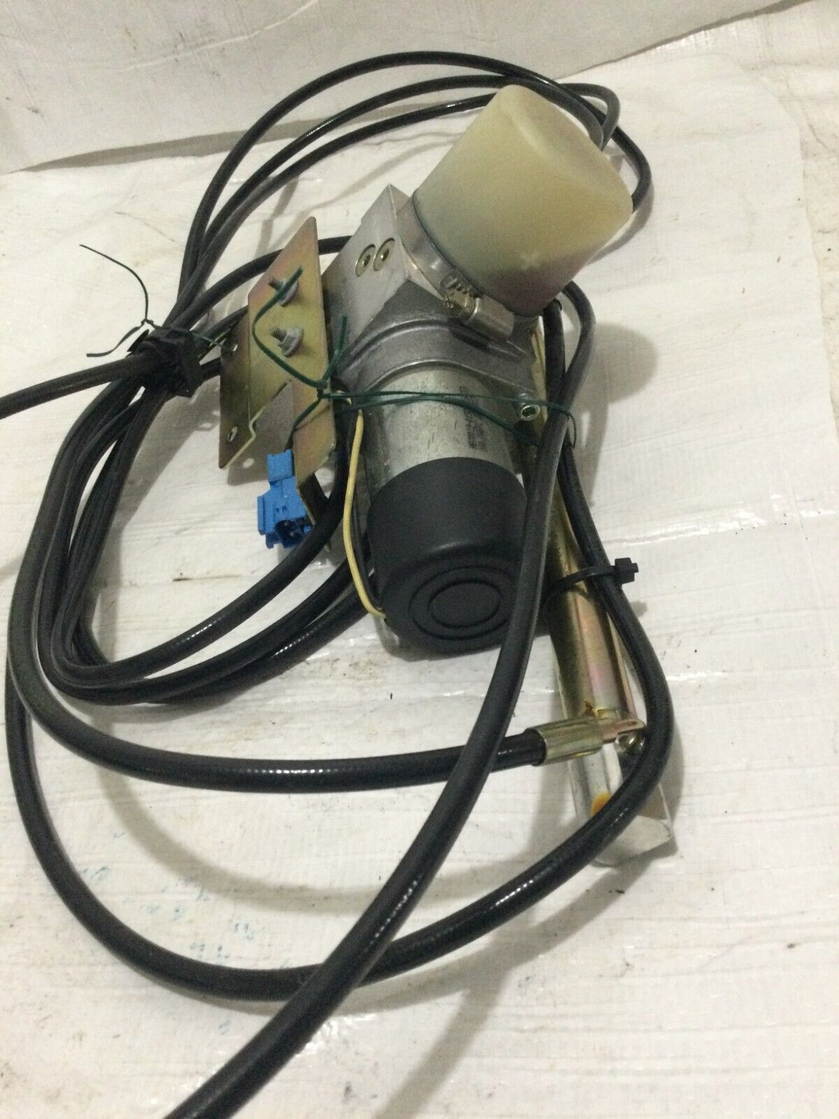 2004 BMW 745I Rear Trunk Lid Hydaulic Pump Actuator Motor 7015009 OEM