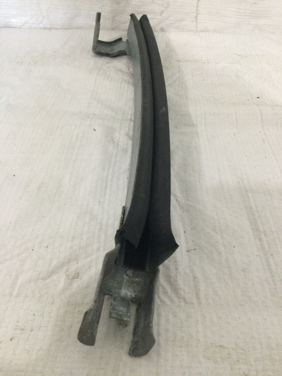 2017 Ford Explorer Front Left Window Glass Lower Channel OEM
