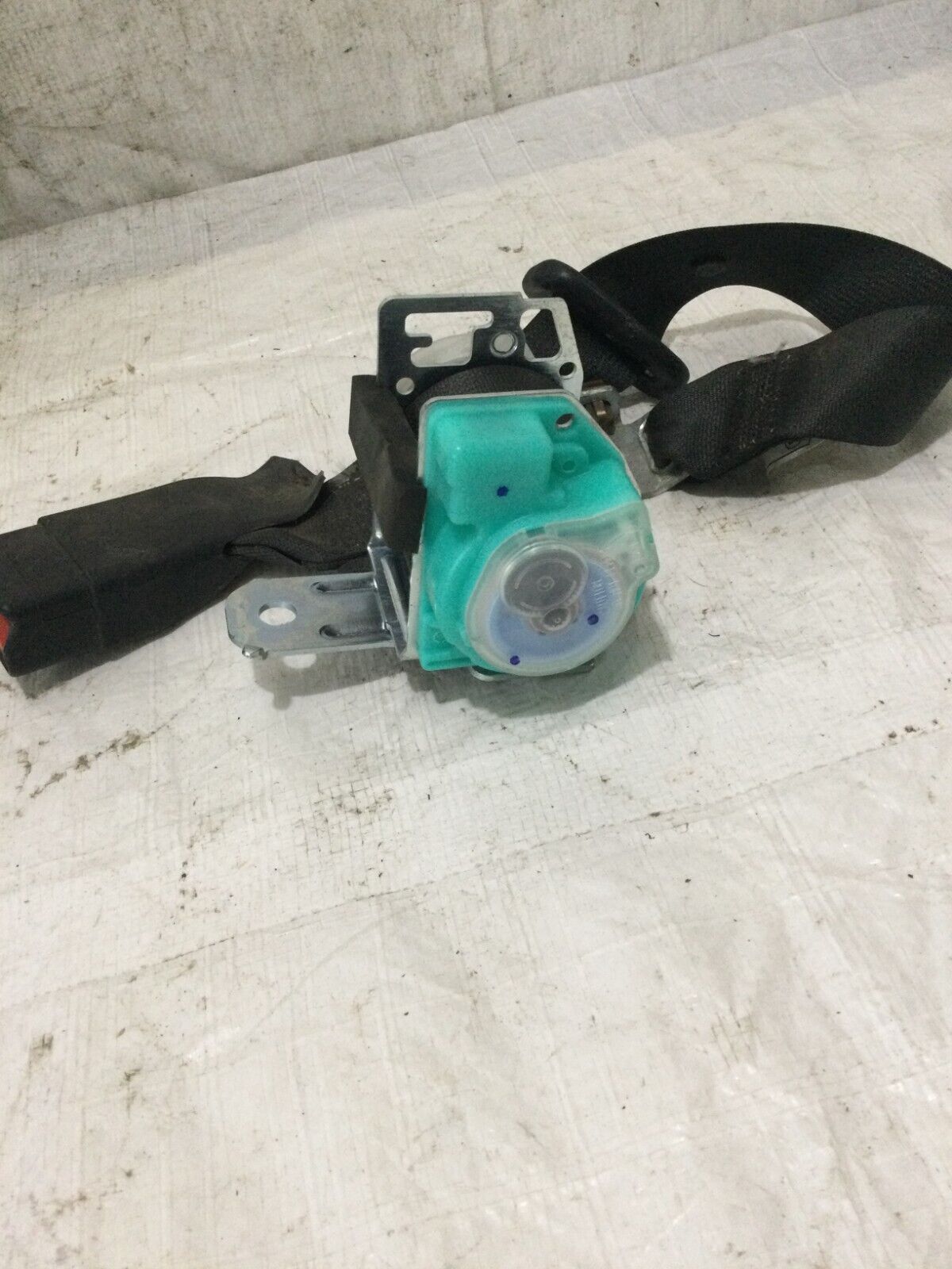 2018 Toyota Corolla  Rear Left  Center Seat Belt Buckle OEM