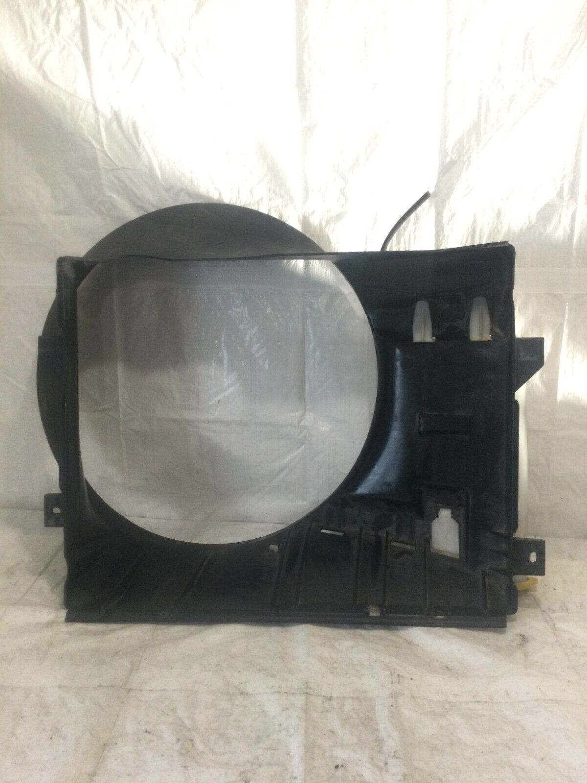 2007 Dodge Ram 1500 Fan Shroud 52028851AD 52028849AD W/ Reservoir OEM