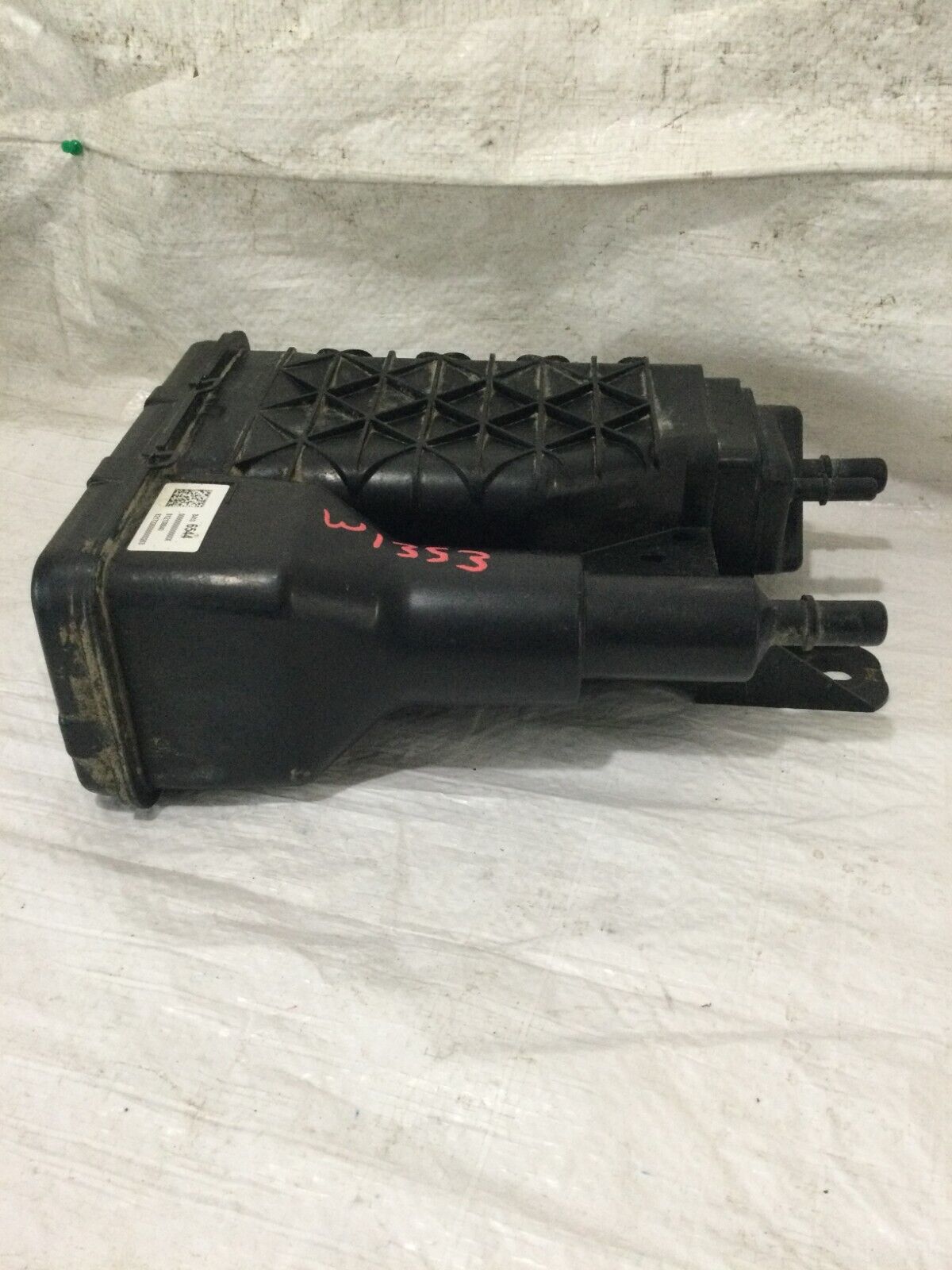 2018 GMC Sierra 1500 Fuel Vapor Evaporator Emission Canister 84106544 OEM