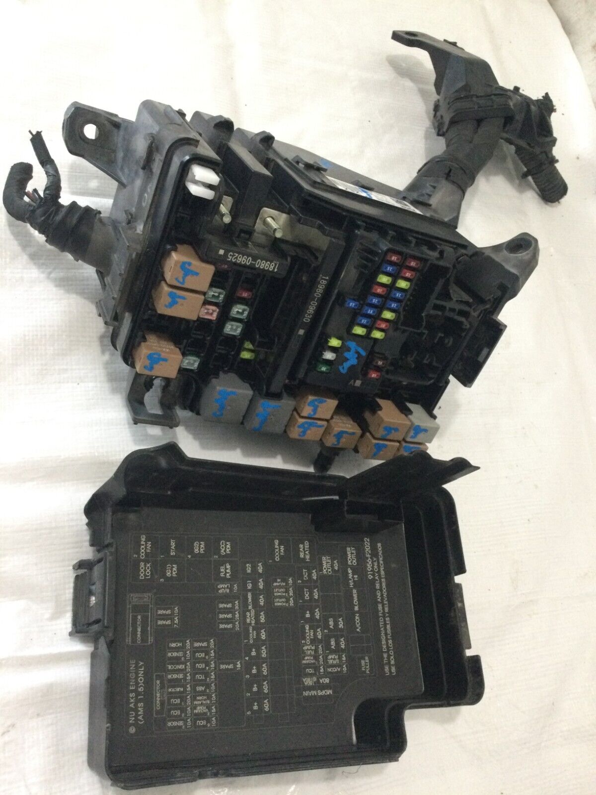 2017-2018 Hyundai Elantra Fusebox Fuse Box Relay Module 91203 F2260 OEM