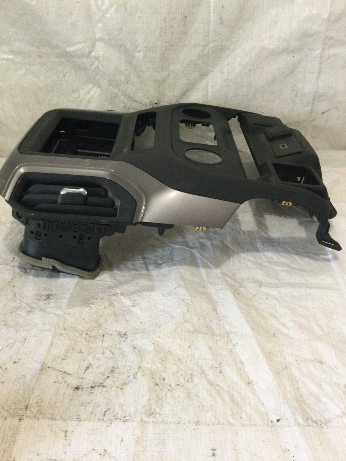 2019-2021 Chevrolet Silverado 1500 Dash Radio Trim Bezel OEM 84054807