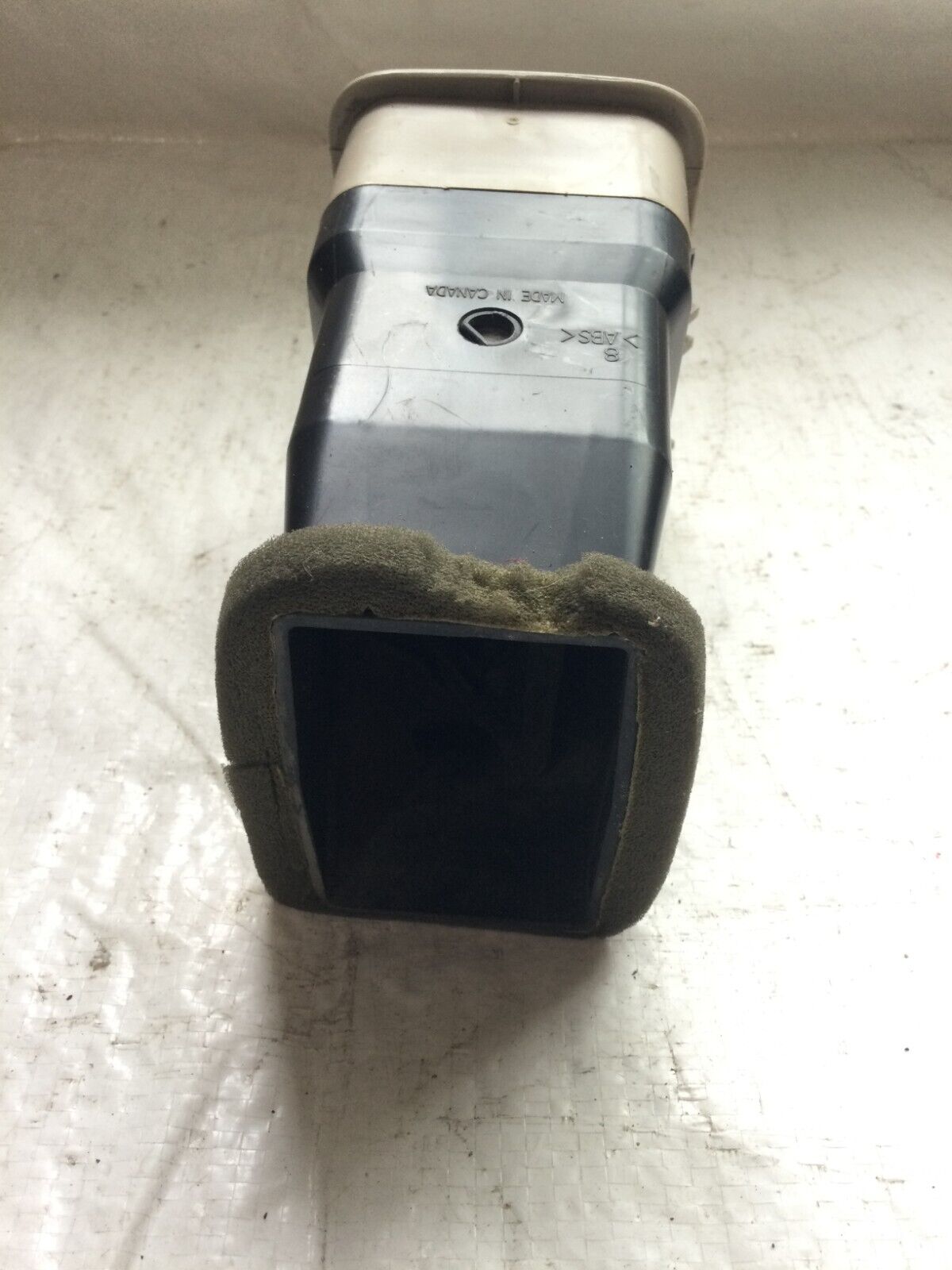 2003-2006 Cadillac Escalade Driver Left Inner Center Vent OEM