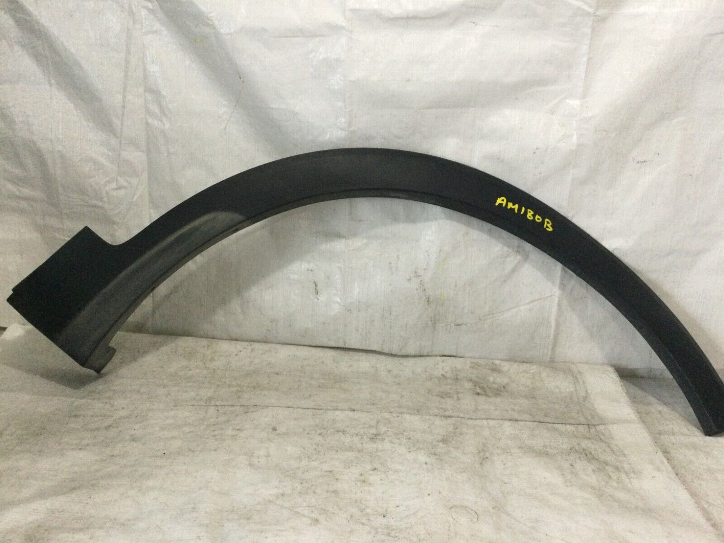 2016-2020 Kia Sorento Passenger Side Wheel Opening Molding OEM  87712-C6000