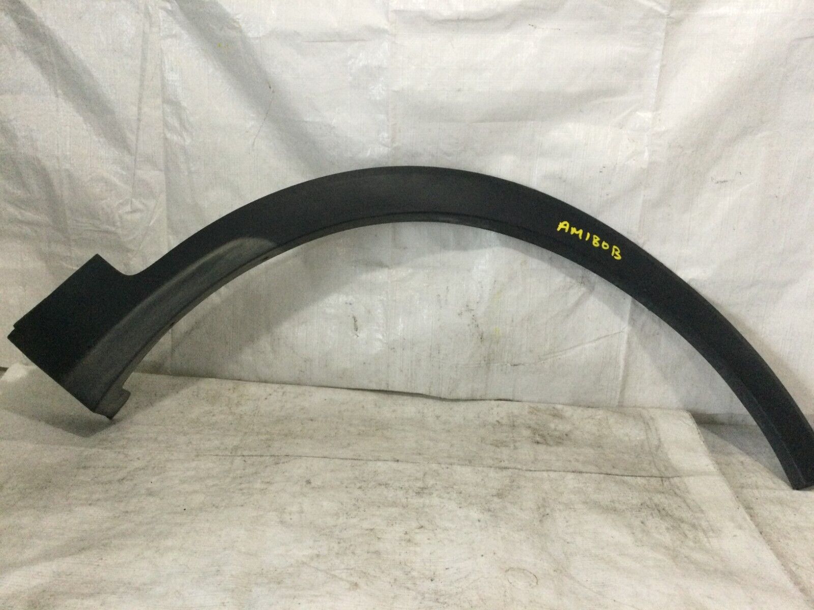 2016-2020 Kia Sorento Passenger Side Wheel Opening Molding OEM  87712-C6000