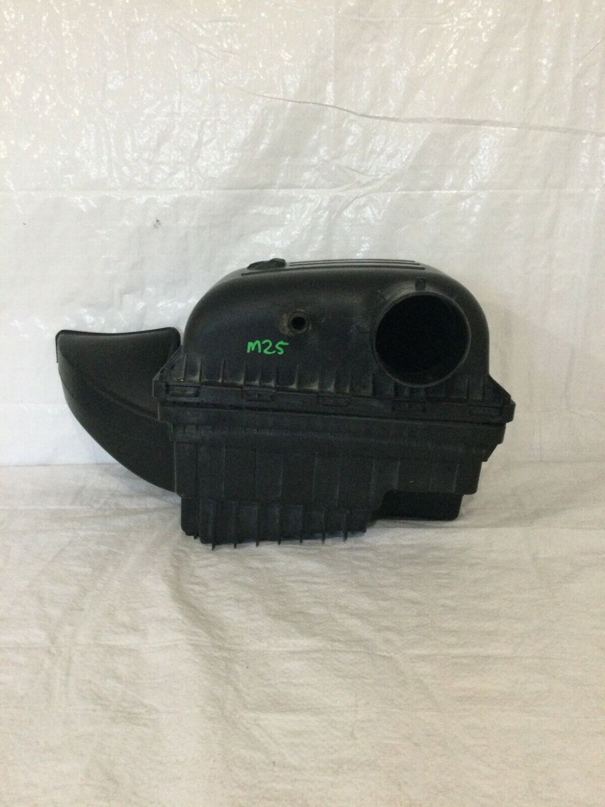 2005 Dodge Ram 2500 Air Cleaner Filter Box Assembly OEM 53032670AB 5.7L