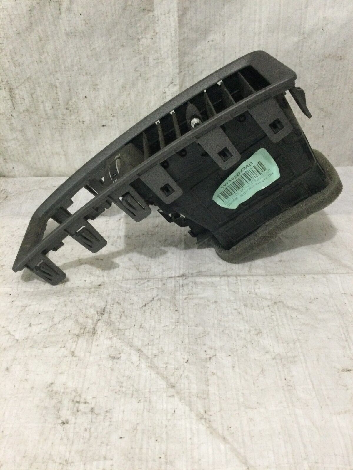 2018 RAM 1500  Left  Side  Air Conditioning & Heater Vents OEM