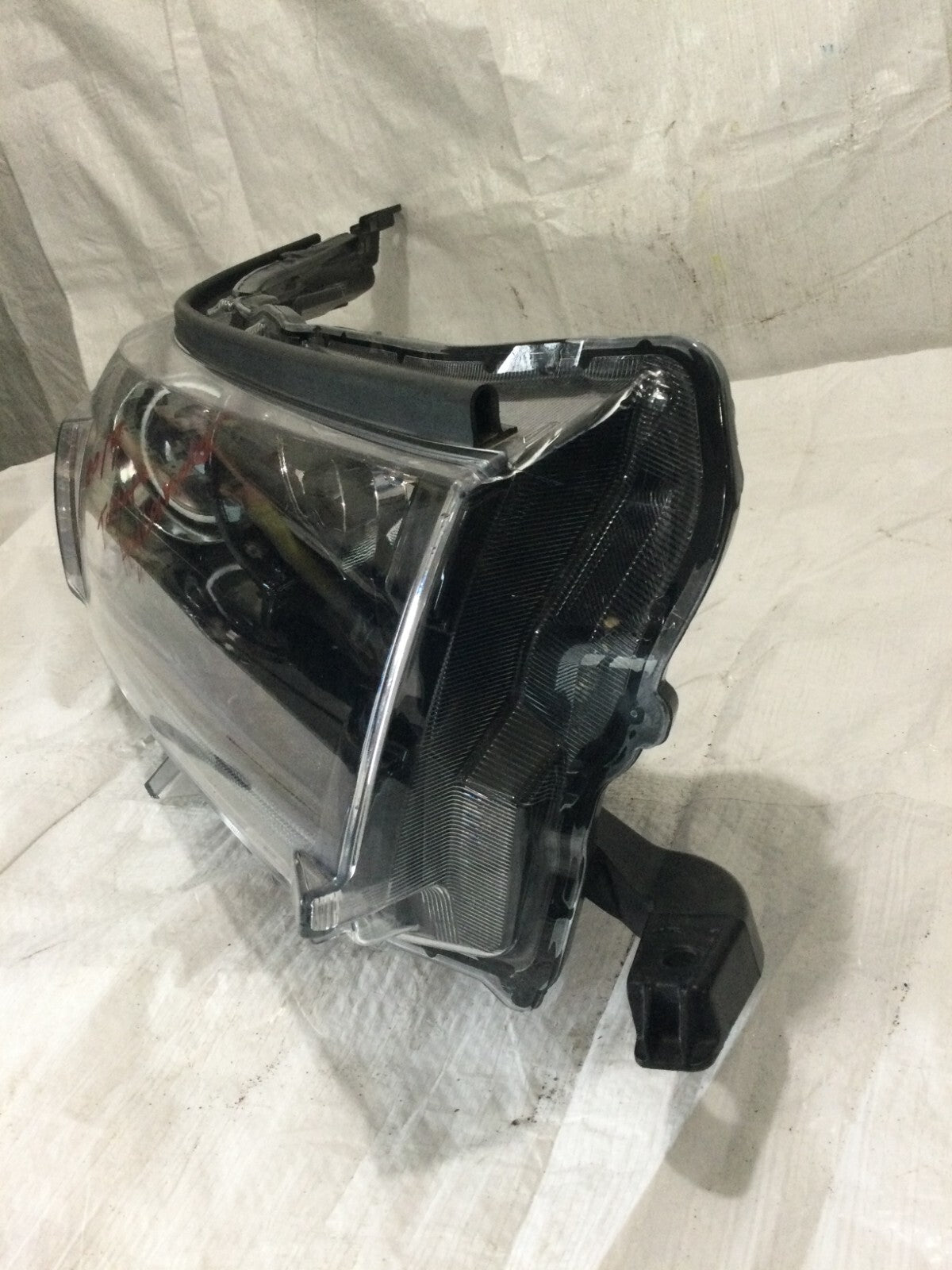 2019 Toyota Highlander Headlight Right Passenger Side W/ DRL OEM 2017-2019