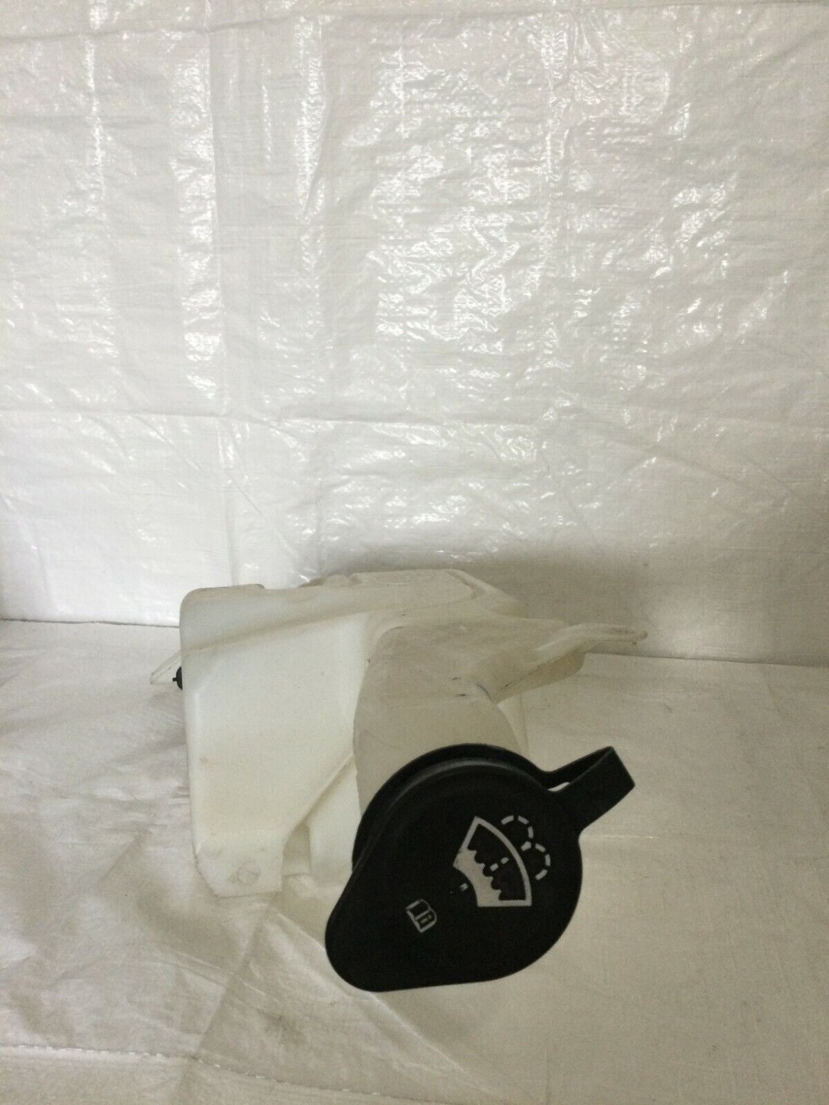 2007 GMC Yukon Windshield Washer Fluid Reservoir Bottle OEM 6.0L