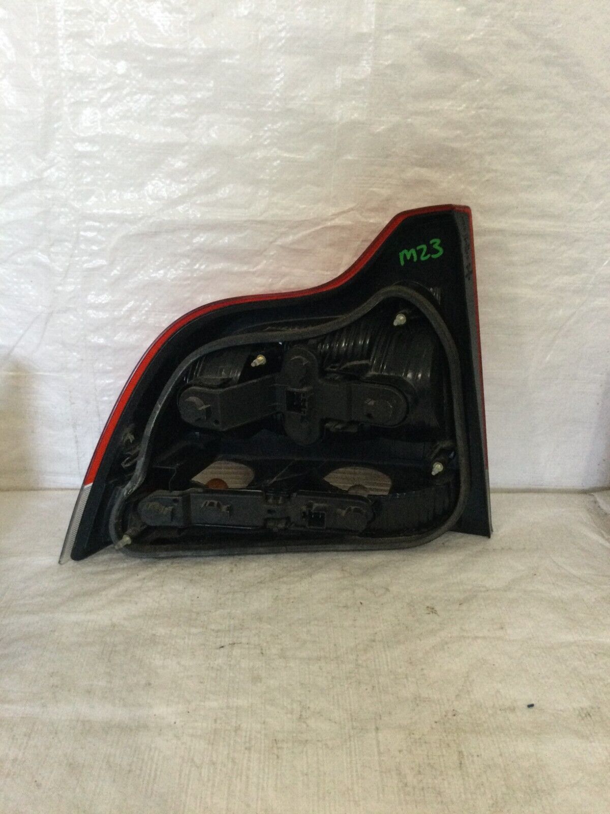 2004 Volvo S60 Drivers Left Side TailLight Lamp Assembly LH 8664080 OEM