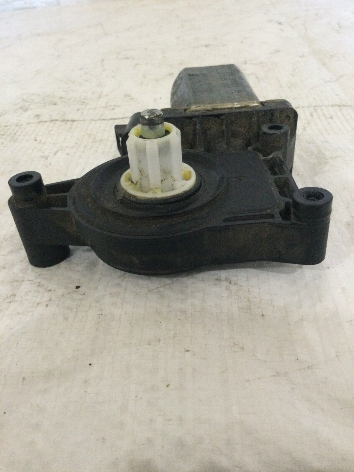 2003-2006 Cadillac Escalade EXT Front Left Power Window Motor OEM