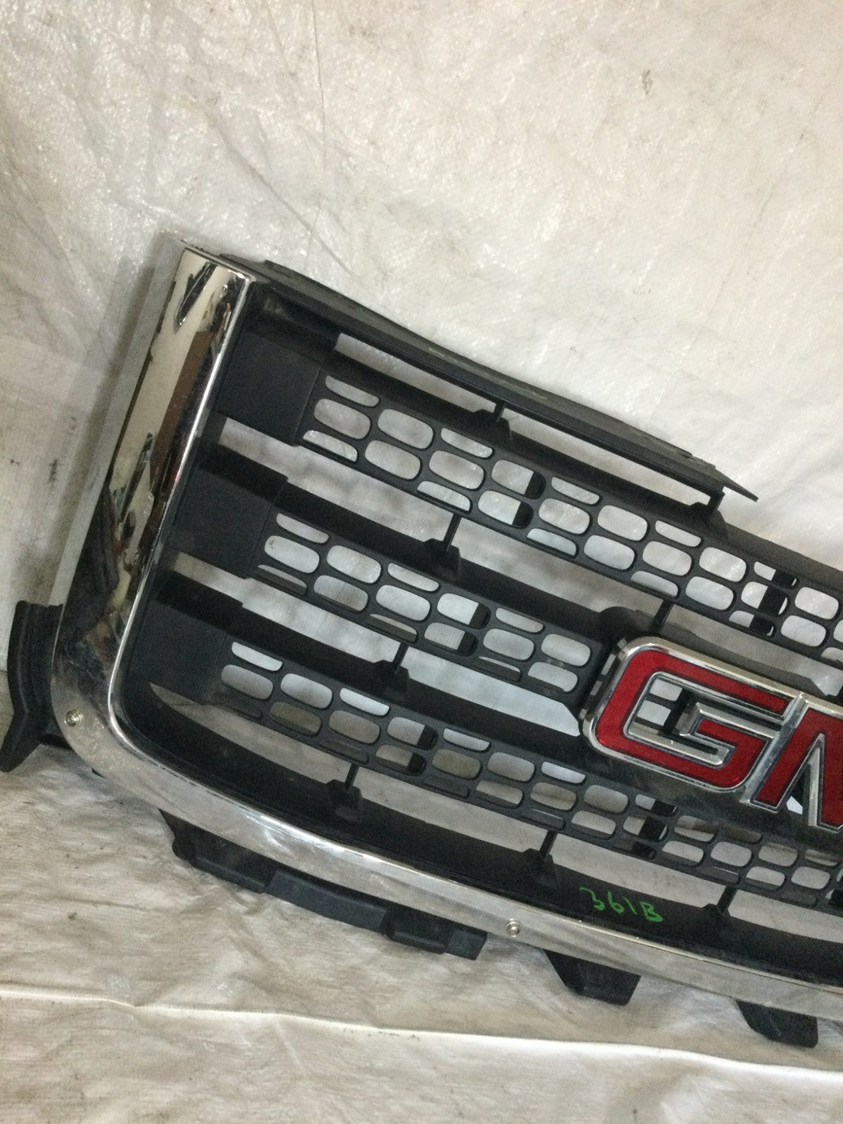 2014 GMC Sierra 2500 6.6L Grille OEM