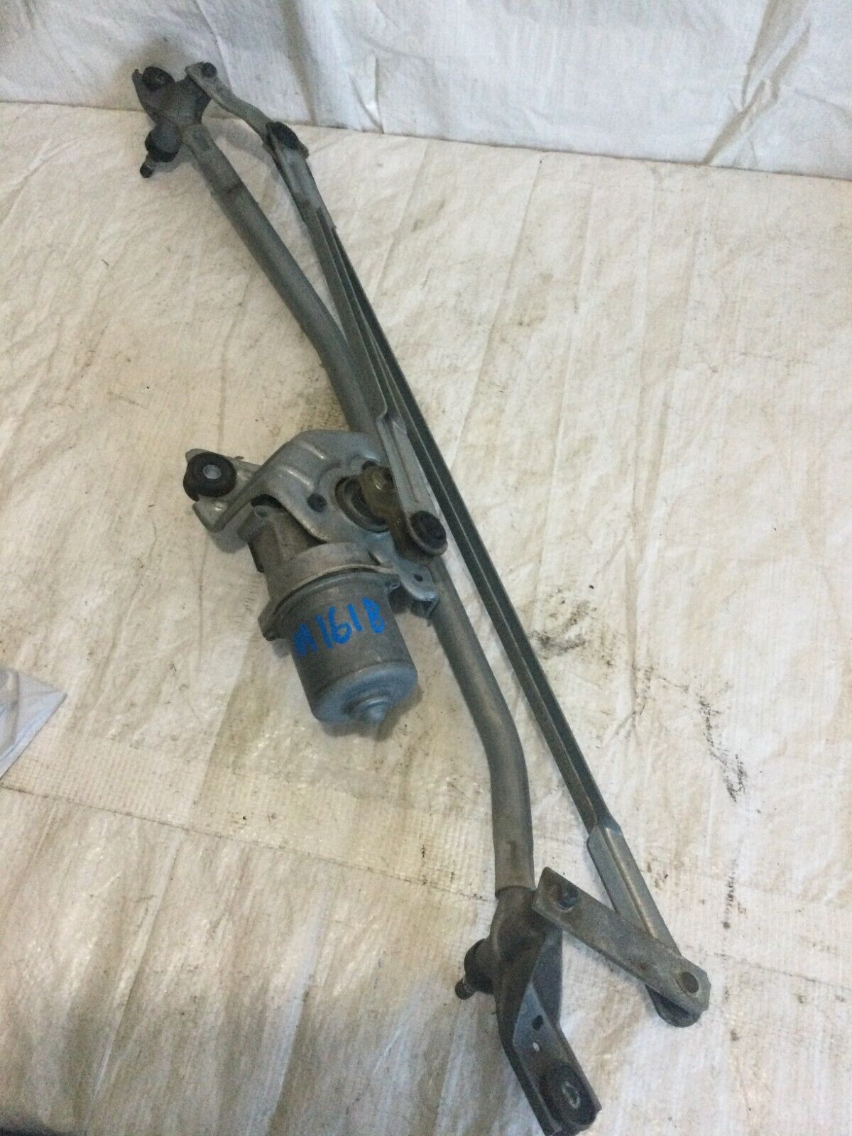 2007-2008 Cadillac Escalade ESV Front Windshield Wiper Motor W/ Linkage OEM