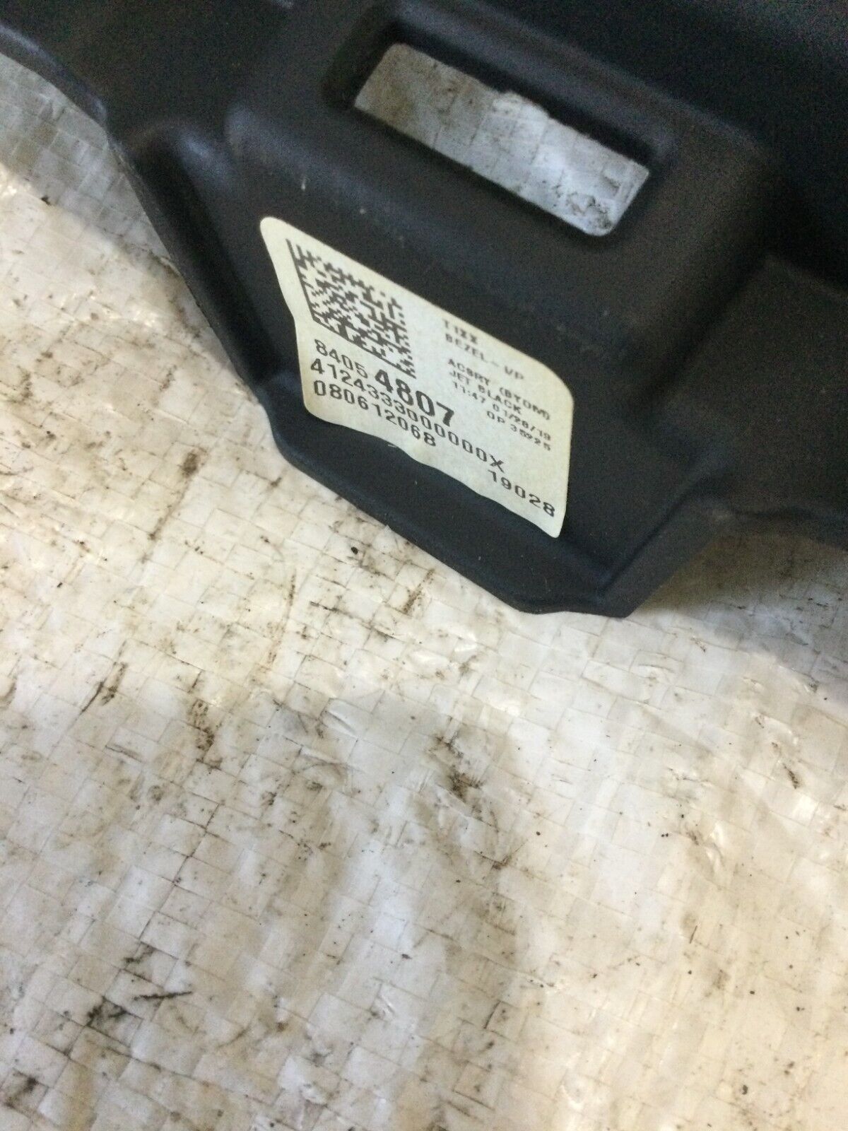 2019-2021 Chevrolet Silverado 1500 Dash Radio Trim Bezel OEM 84054807