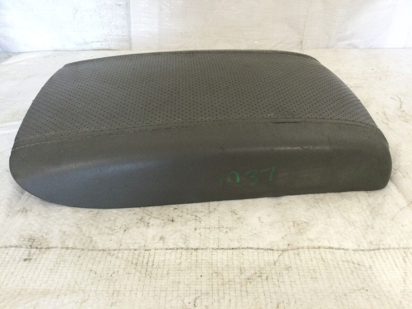 2003-2006 Cadillac Escalade EXT Center Cosnole Arm Rest LID OEM