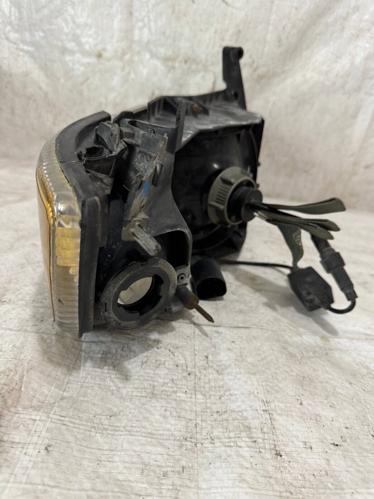 1998-2001 Dodge Ram 2500 Headlight Right Passenger Side OEM ( DAMAGE TAB )