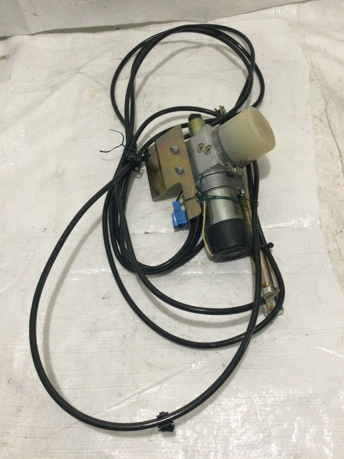 2004 BMW 745I Rear Trunk Lid Hydaulic Pump Actuator Motor 7015009 OEM