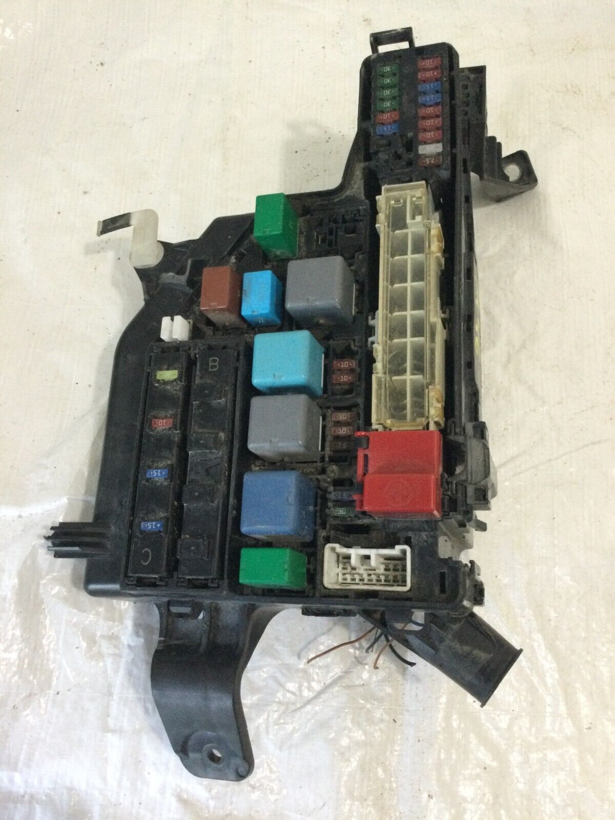 2004-2009 Toyota Prius Engine Fuse Box OEM