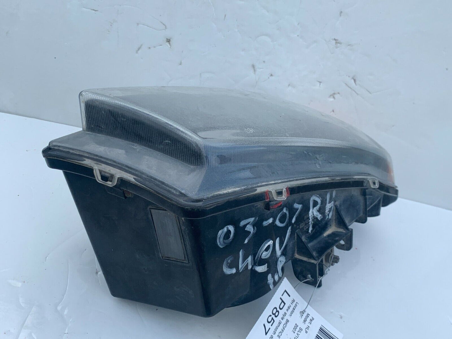 2003-2006 Chevrolet Silverado 1500 Headlight Lamp Right Passenger Side RH OEM