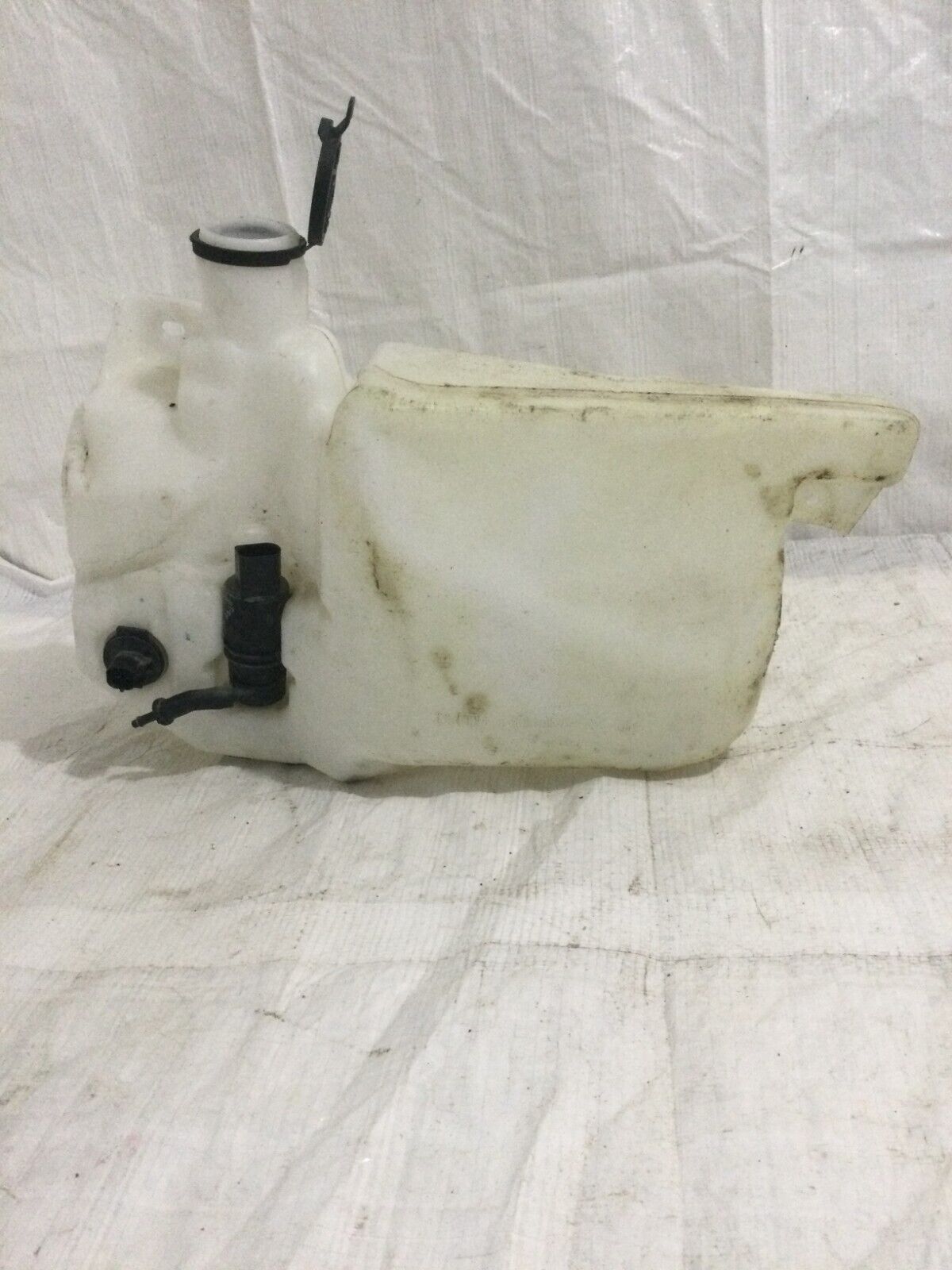 2019-2022 GMC Sierra 1500 Windshield Washer Flood Reservoir Bottle 84458191 OEM