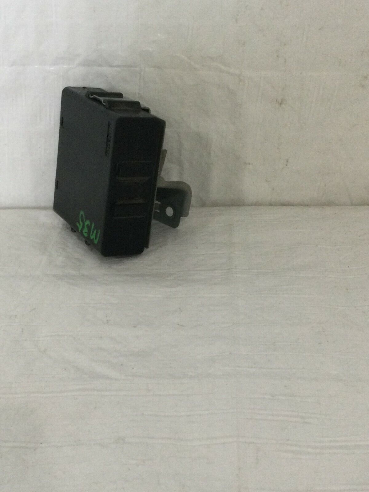 2001 Nissan Xterra Cruise Control Module OEM 18930-7Z500