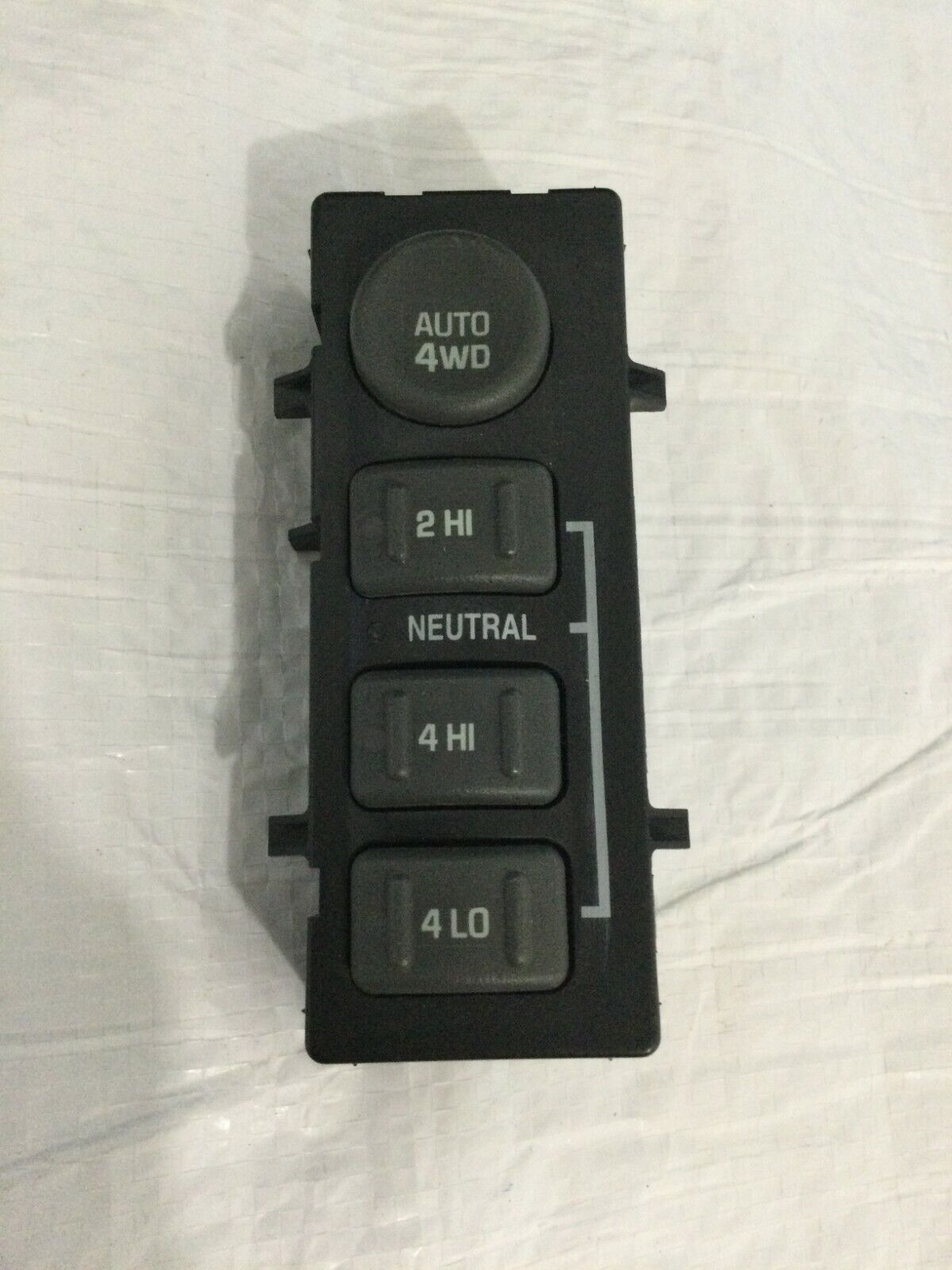 2002 GMC Sierra 1500 4X4 push button switch assembly GMC Sierra OEM 15709327