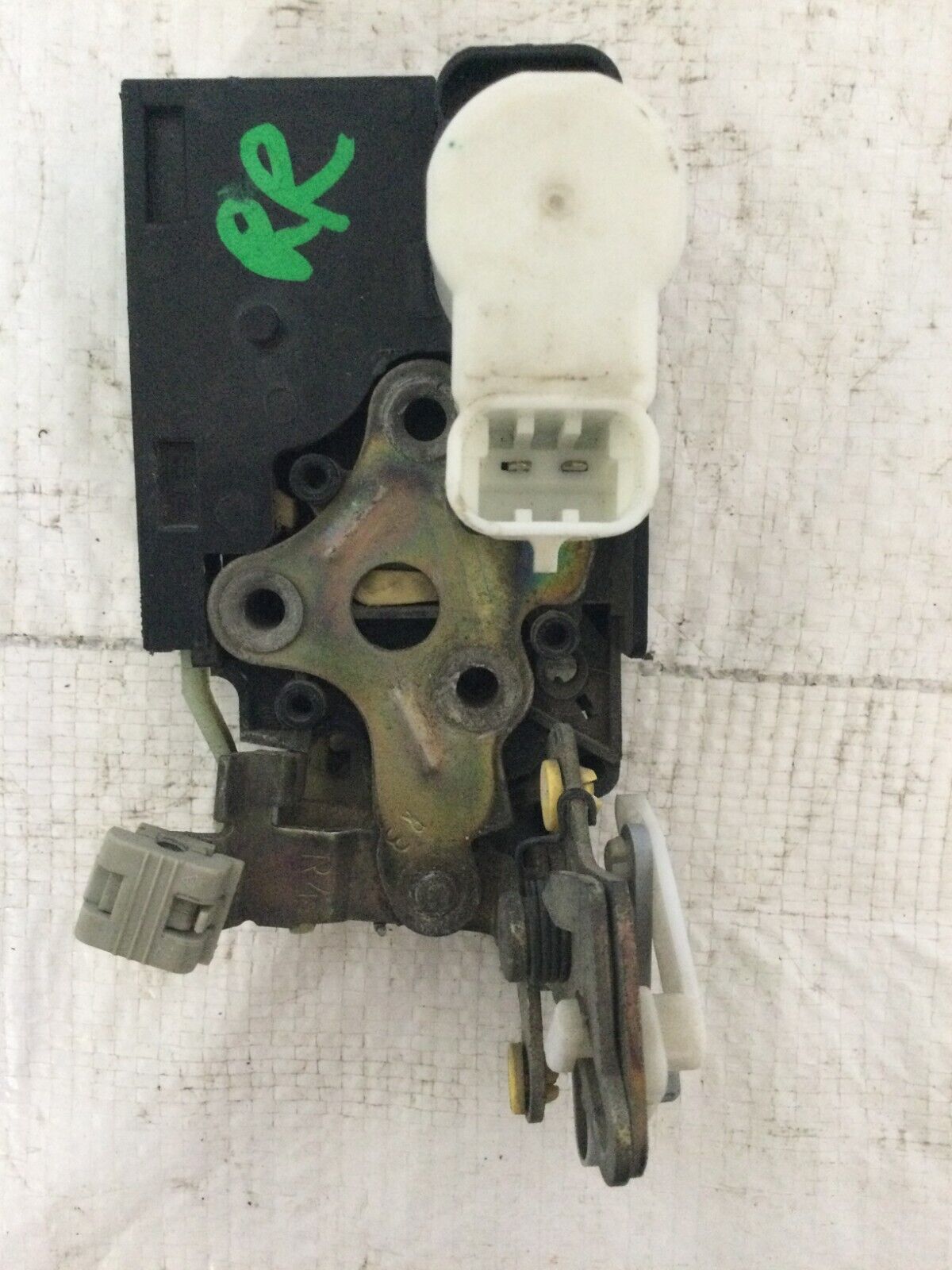 2003-2006 Cadillac Escalade EXT Rear Right Door Lock Actuator OEM 16639868