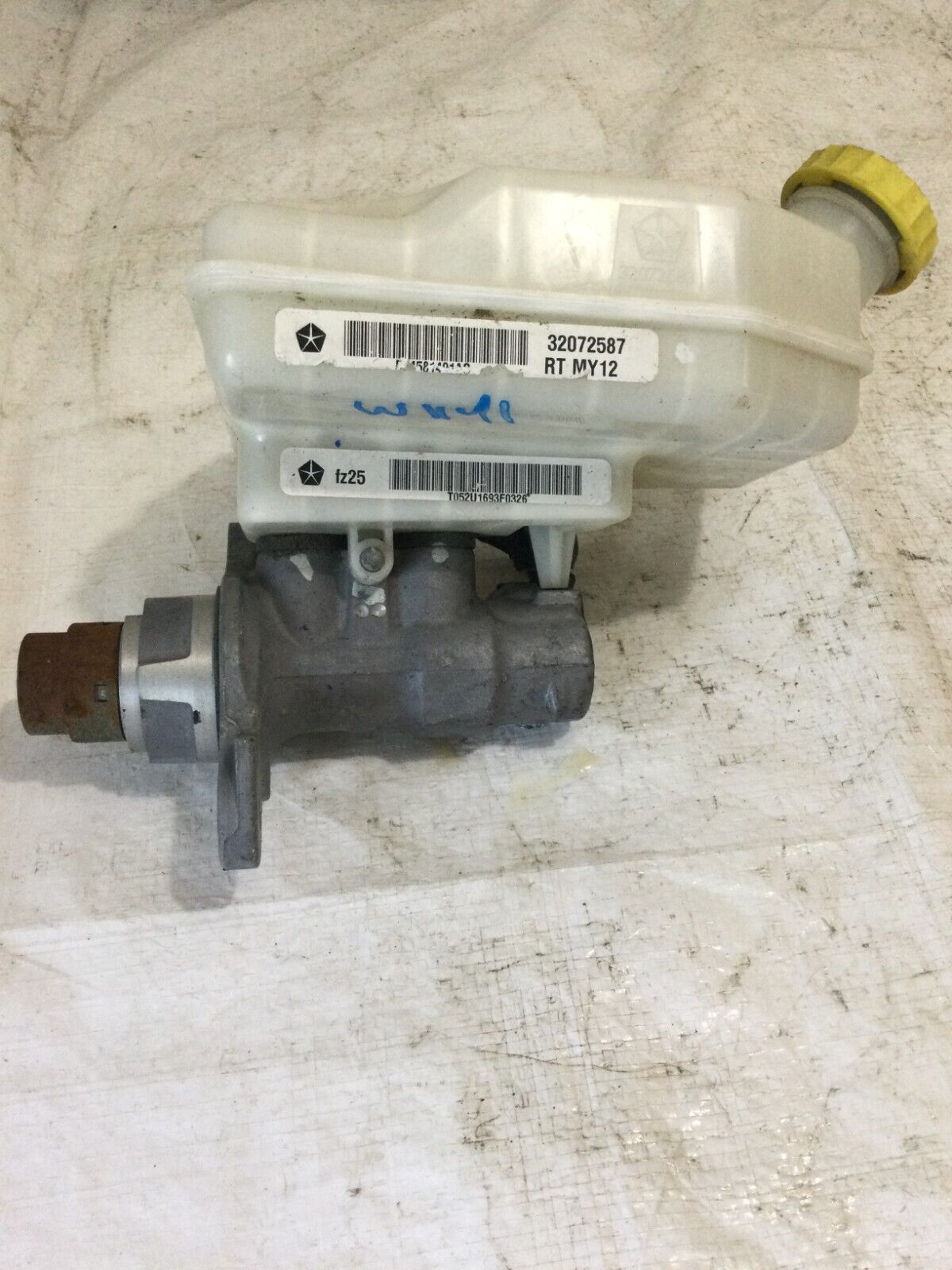 2017 Dodge Grand  Caravan Master Brake Cylinder w/ Reservoir 32072587 OEM