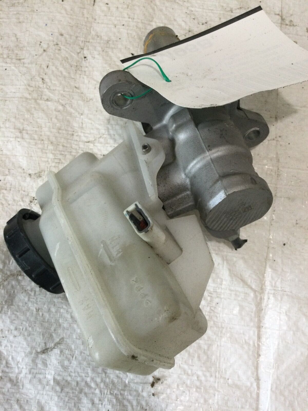 2007 Infiniti G35 Master Brake Cylinder w/ Reservoir  OEM