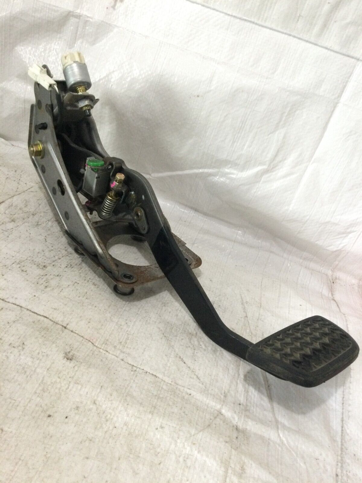 2001 - 2003 Toyota Highlander Brake Pedal Assembly OEM
