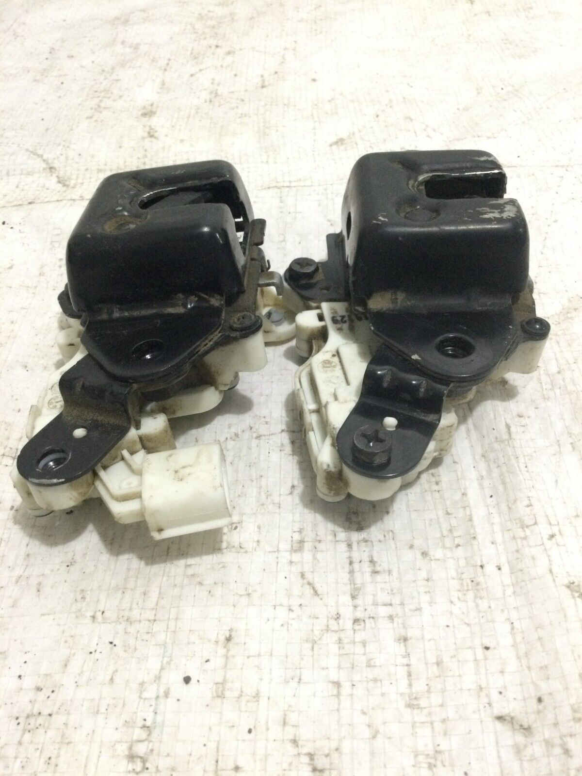 2019 GMC Sierra 1500 Driver Side Passenger Side Tailgate Latch 85530794 OEM