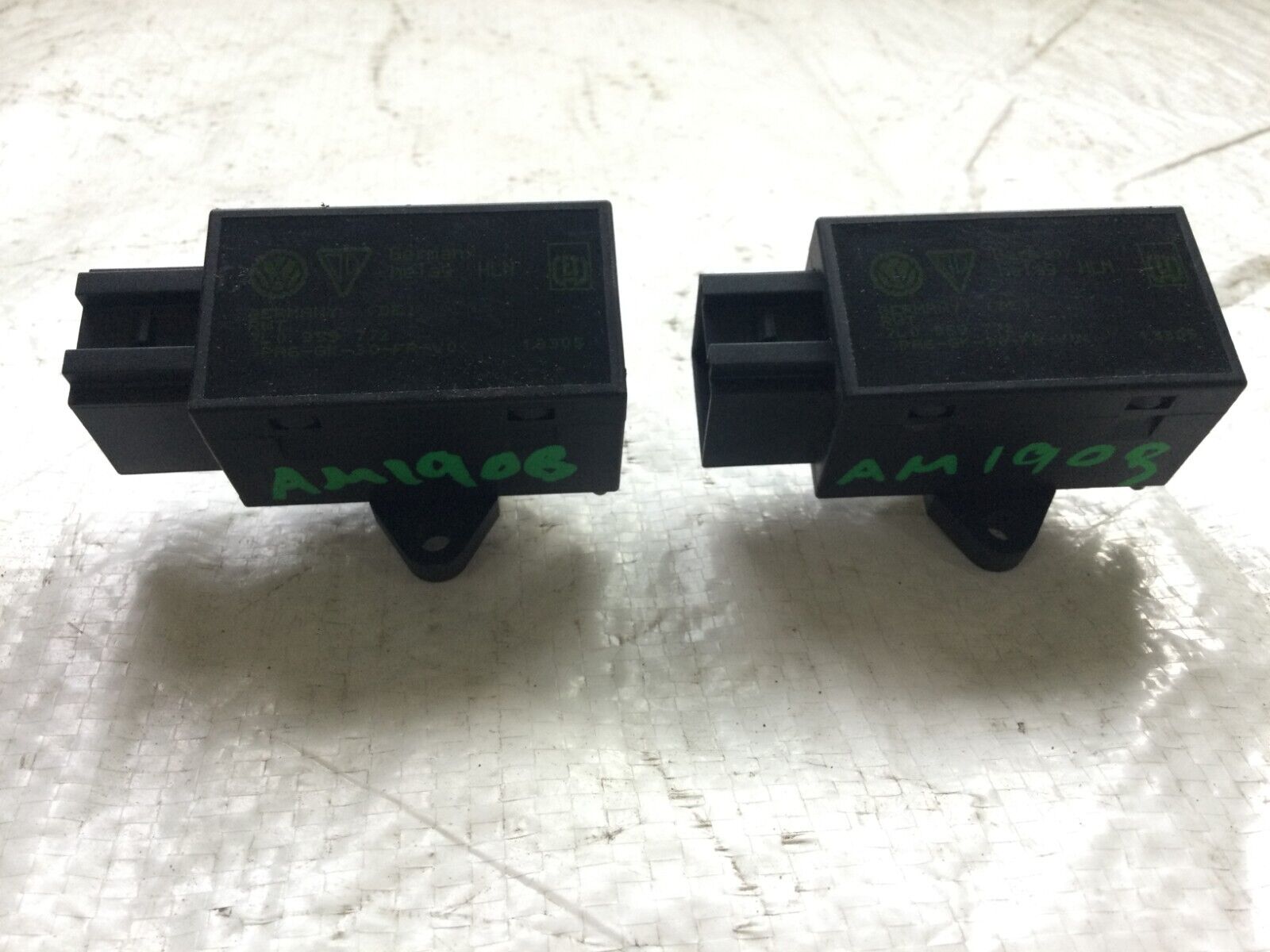 2006 Volkswagen Jetta Left And Right Heated Seat Switch OEM 7L0959772