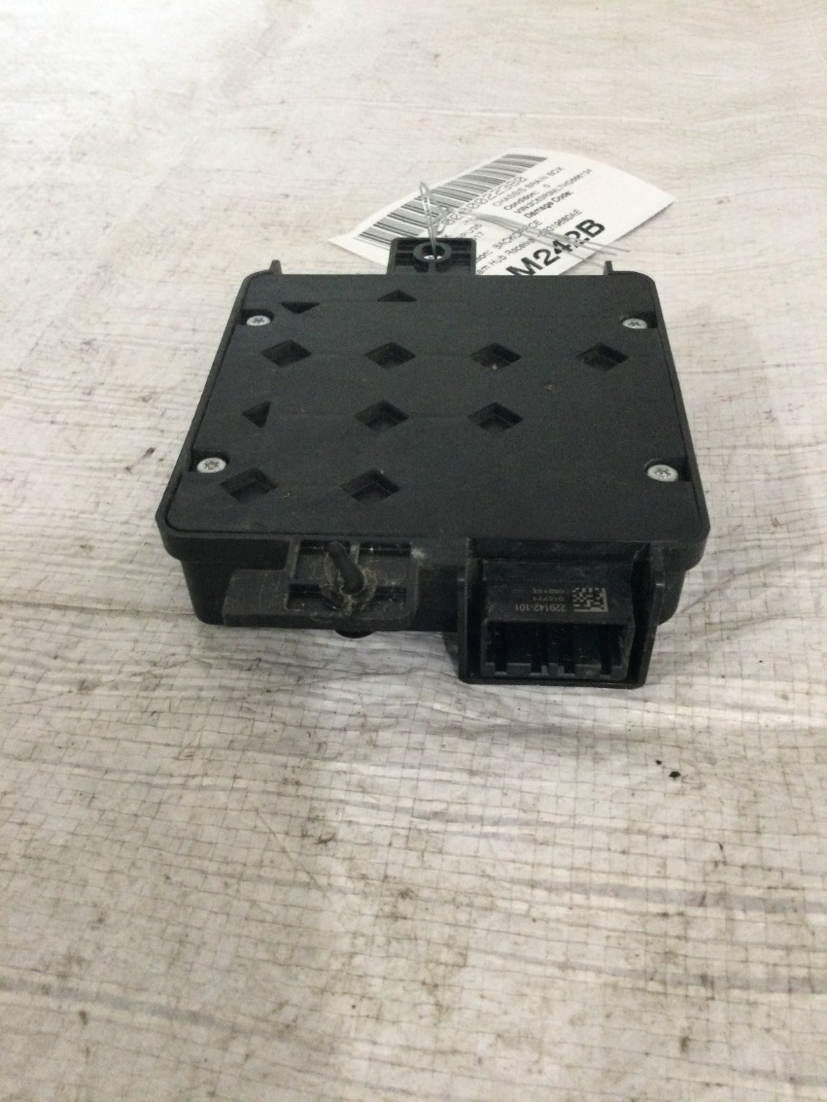 2017 Dodge Ram 3500 Hub Receiver OEM 68319680AD