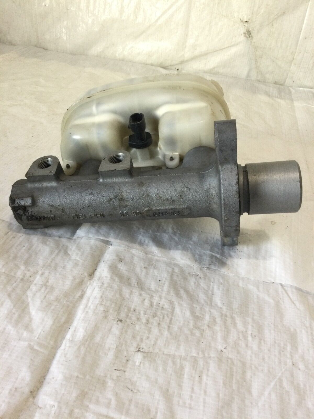 2007 GMC Sierra 1500 Master Brake Cylinder With reservoir 18077597 OEM