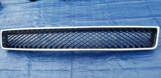 2010 Chevrolet Suburban 1500 Front Lower Radiator Grille OEM 15835084