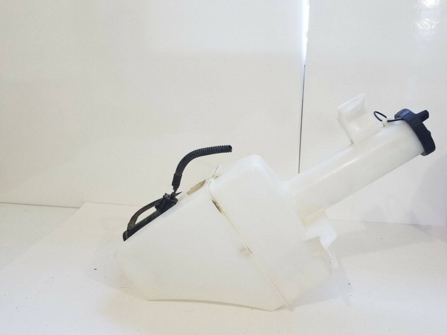 2006 Ford F-350 Super Duty Windshield Washer Fluid Reservoir Tank OEM