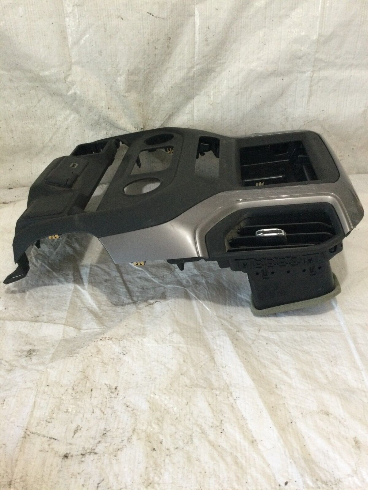 2019-2021 Chevrolet Silverado 1500 Dash Radio Trim Bezel OEM 84054807