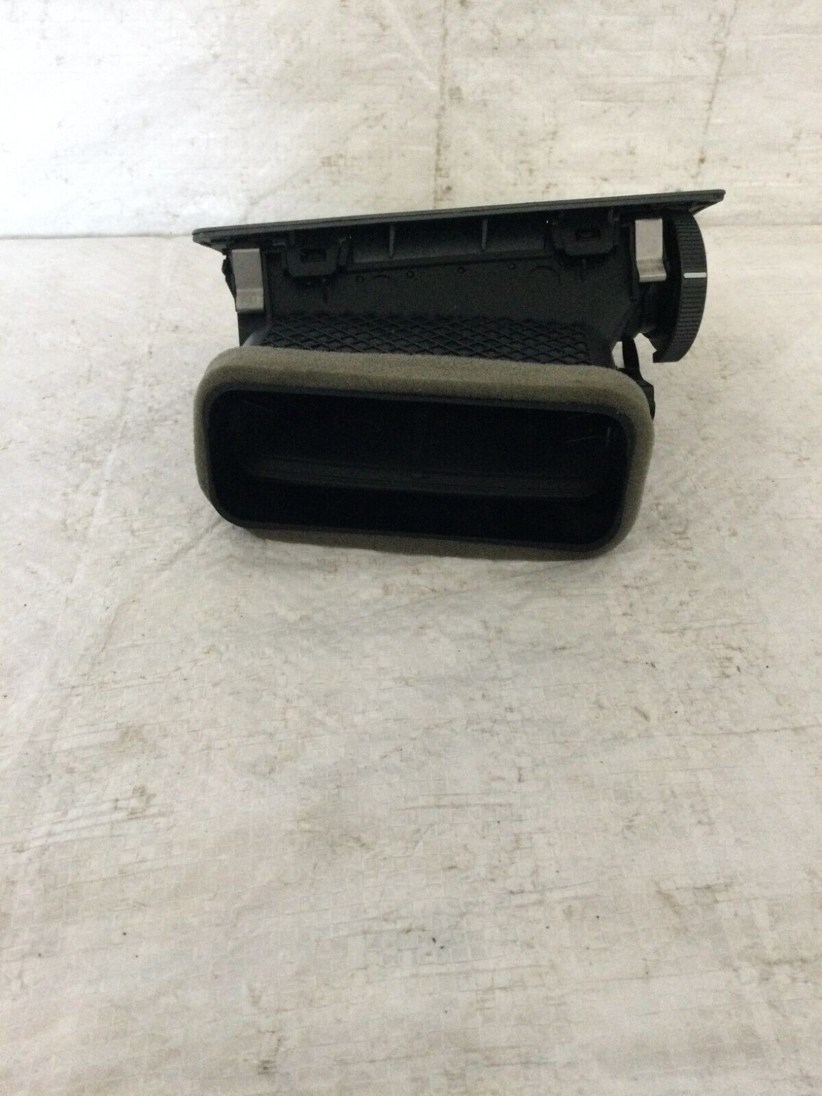  2004 BMW 745i E65/E66 Right Passenger Dash Air Vent OEM 8223334