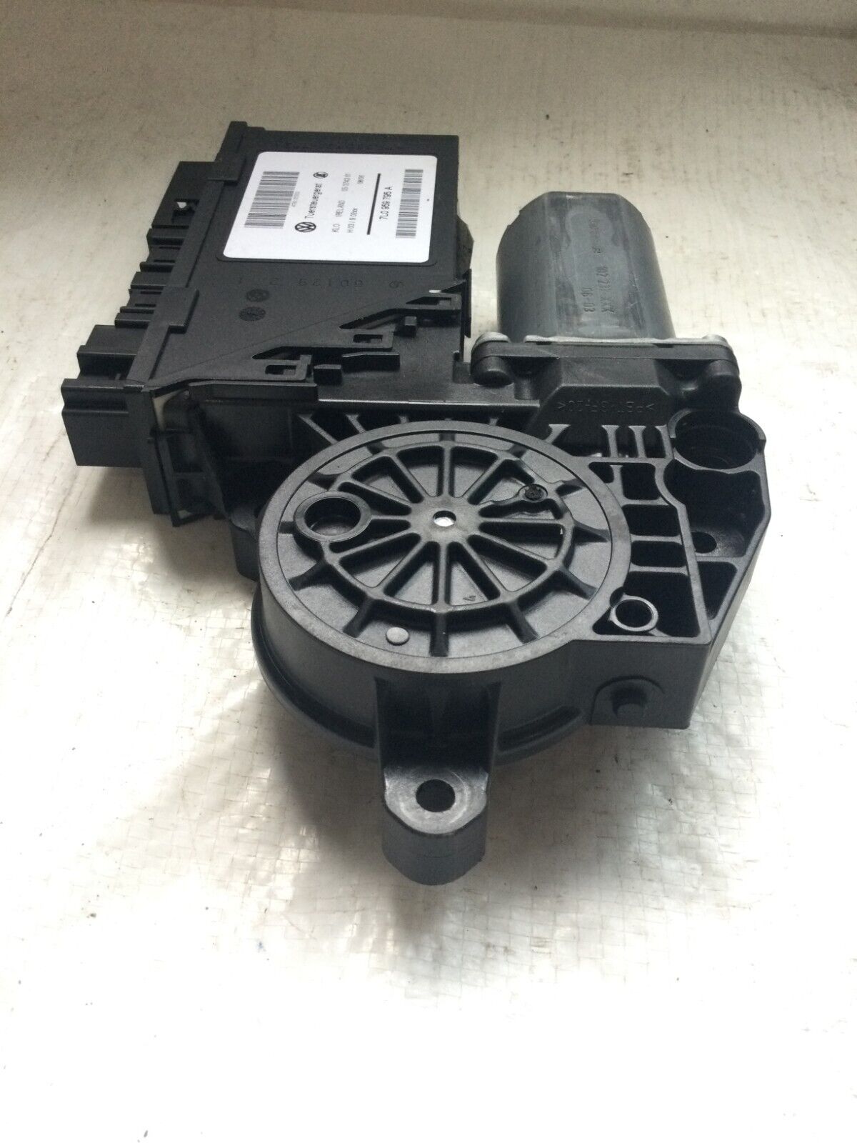 2007 Volkswagen Touareg Door Window Regulator Motor Rear Left 7L0959795A OEM