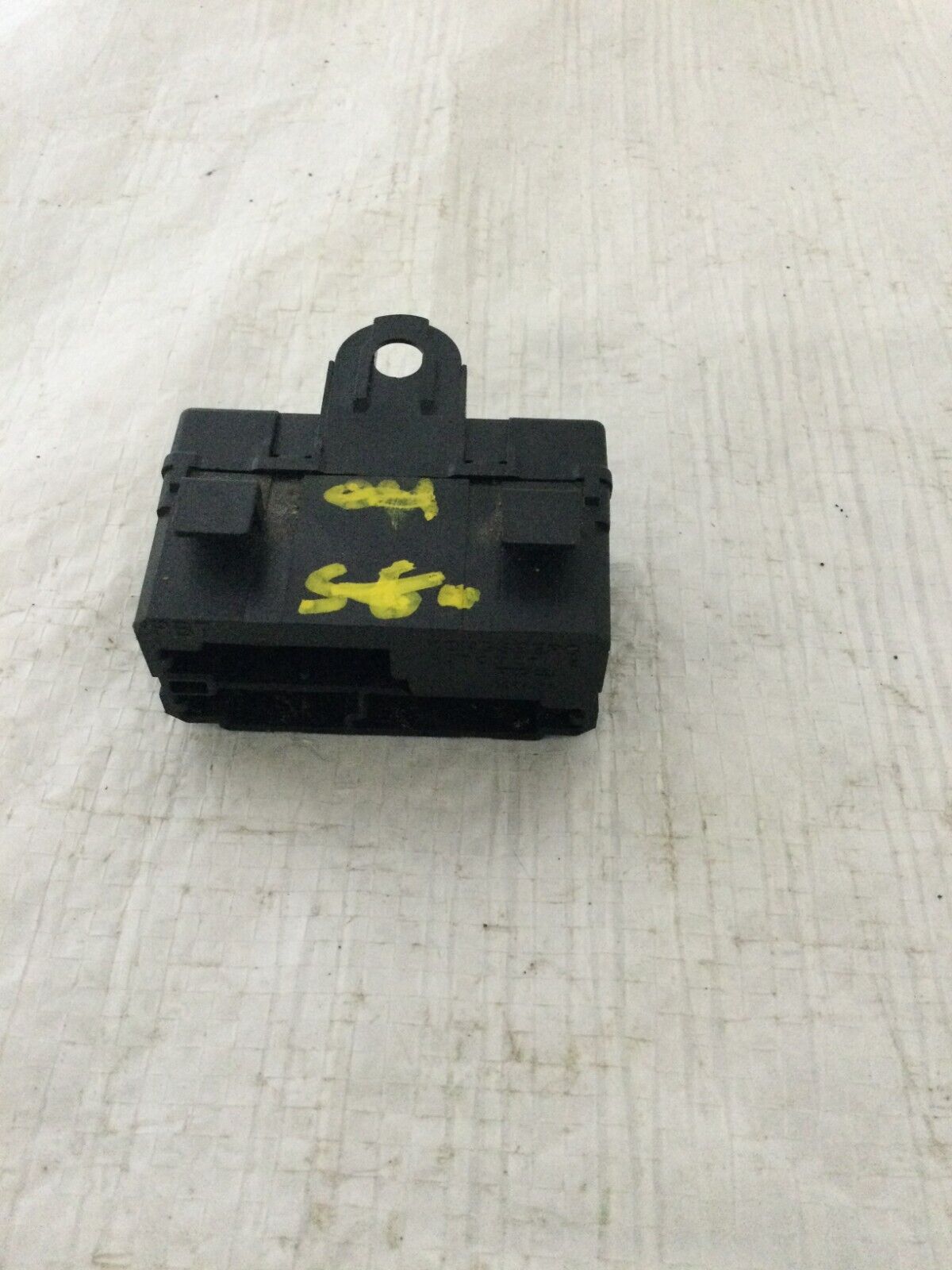 2004 Volvo S60 Left Front Seat Heater Heat Control Module Relay 9442947 OEM