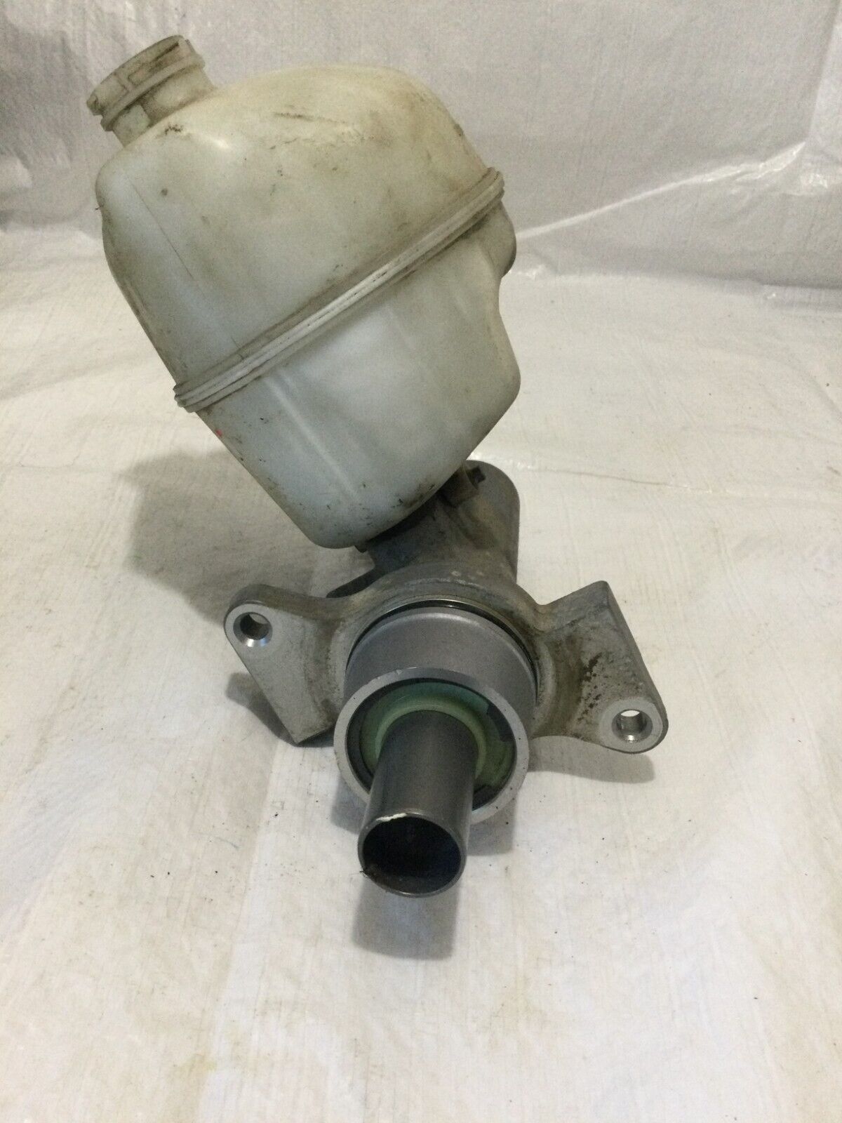2004  Dodge Ram 1500 Master Brake Cylinder W/ Reservoir OEM 32067086 5.7L