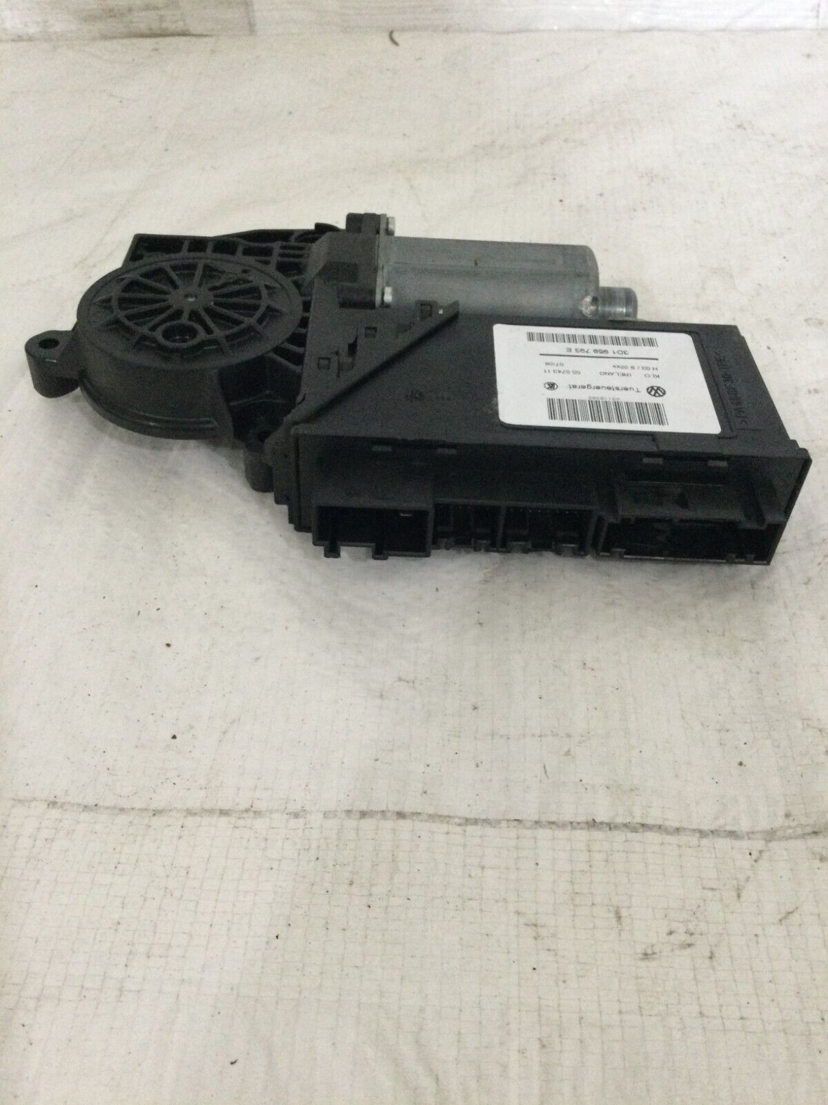 2007 Volkswagen Touareg Driver Front Left Window  Regulator Motor OEM 3D1959793E
